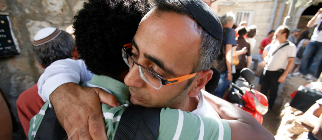 photo of Israeli men hugging